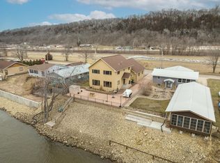 1300 Jack Oak Rd, Cassville, WI 53806