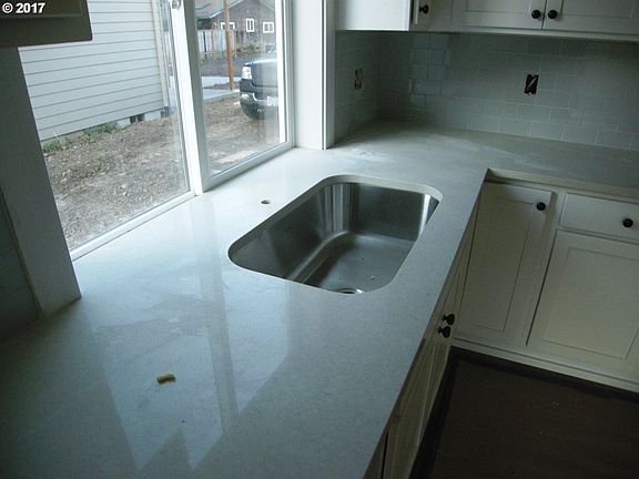 3rd image of 360 NE 37th Ave