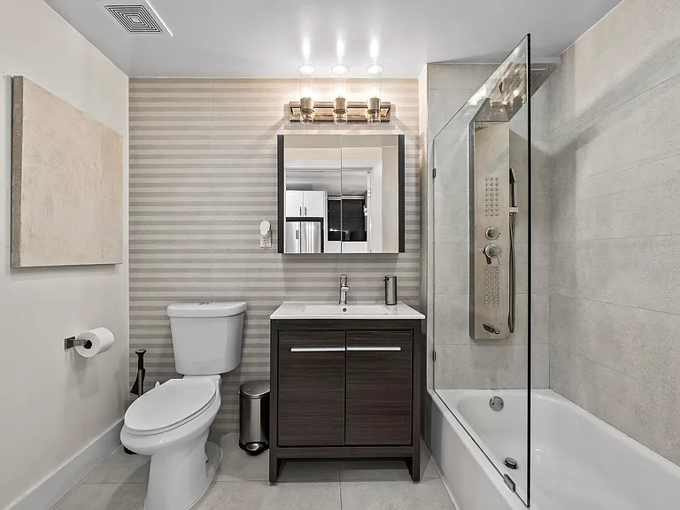 1090 Carroll St #1R — Photo 17