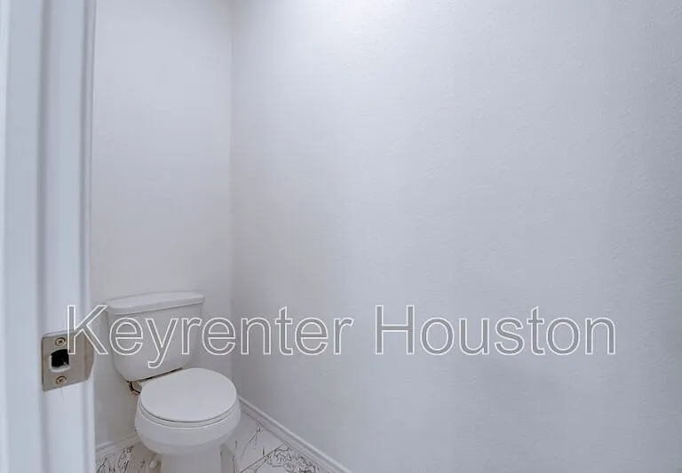 8203 Woodlyn Rd #C — Photo 25