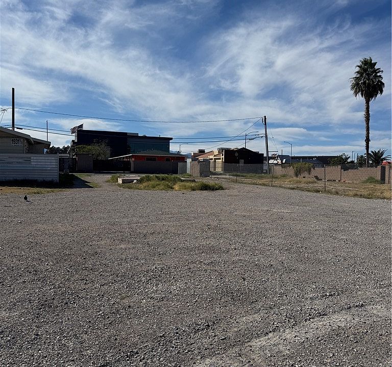 2nd image of 1933 N Bruce St