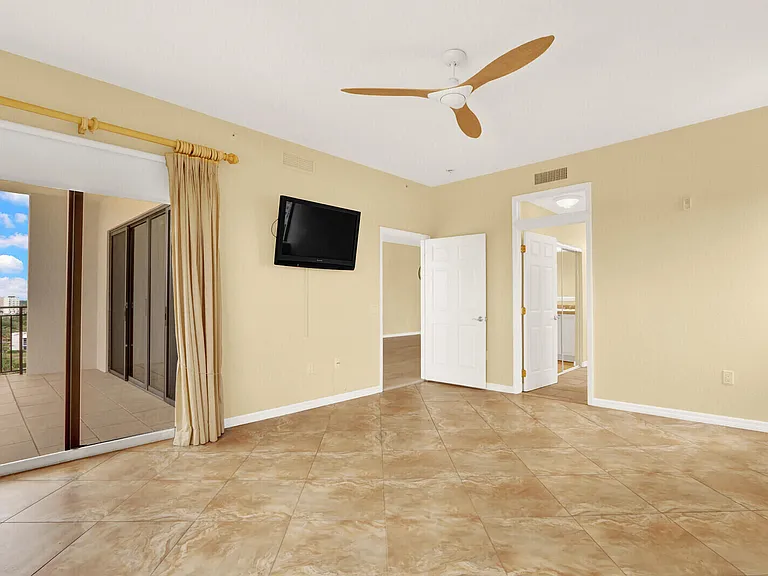 370 Golfview Rd #901 — Photo 24