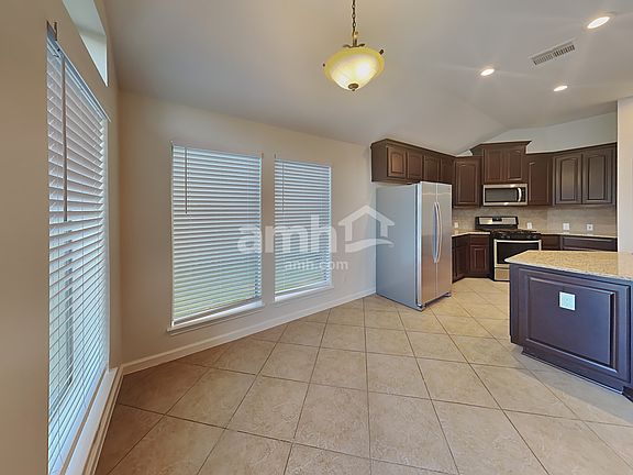 5th image of 2515 Pioneer Oaks Dr