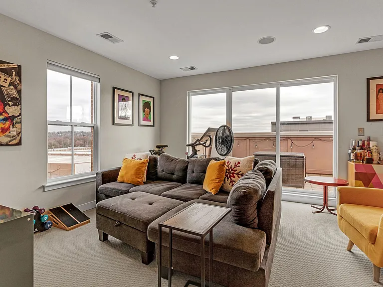 4560 Longfellow St — Photo 26