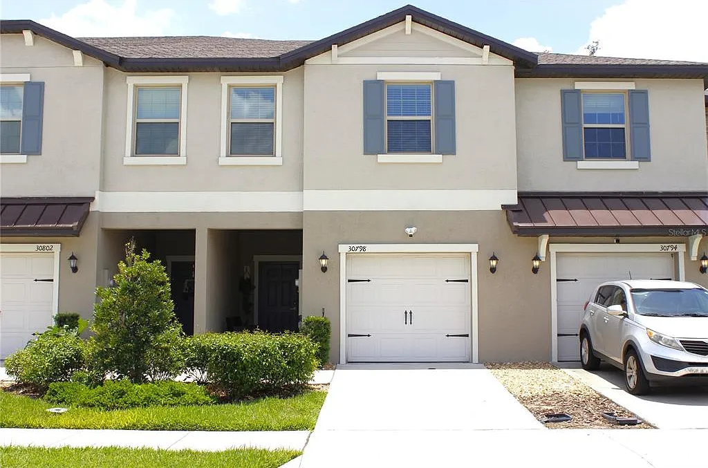3 bed, 2.5 bath, 1666 sqft, $2,050 — Photo 1