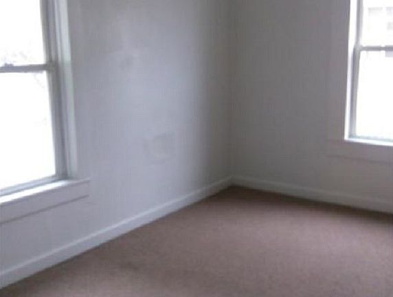 4th image of 1118/1120 E Church St