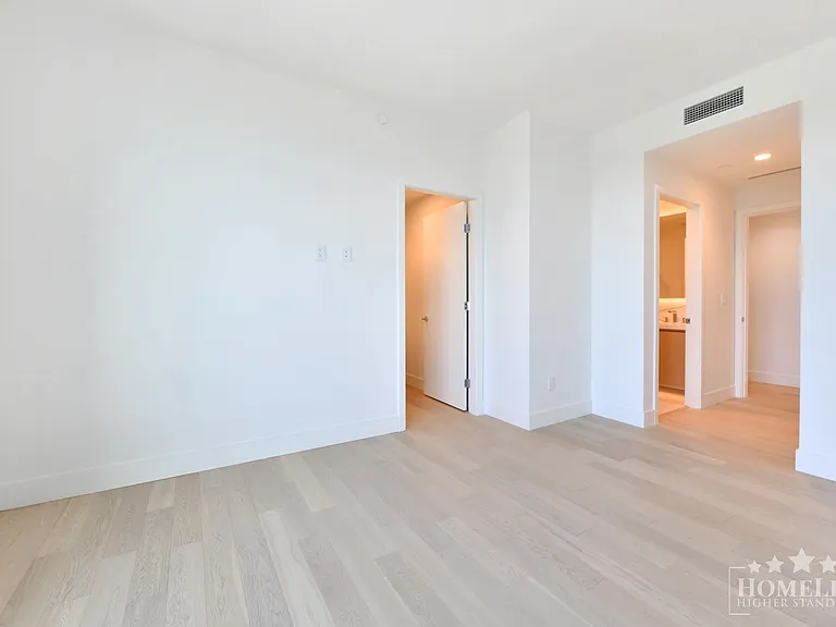 1475 Foster St #1105 — Photo 13