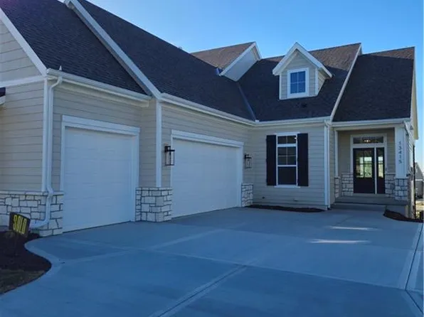 13415 W 174th Ter, Overland Park, KS 66221