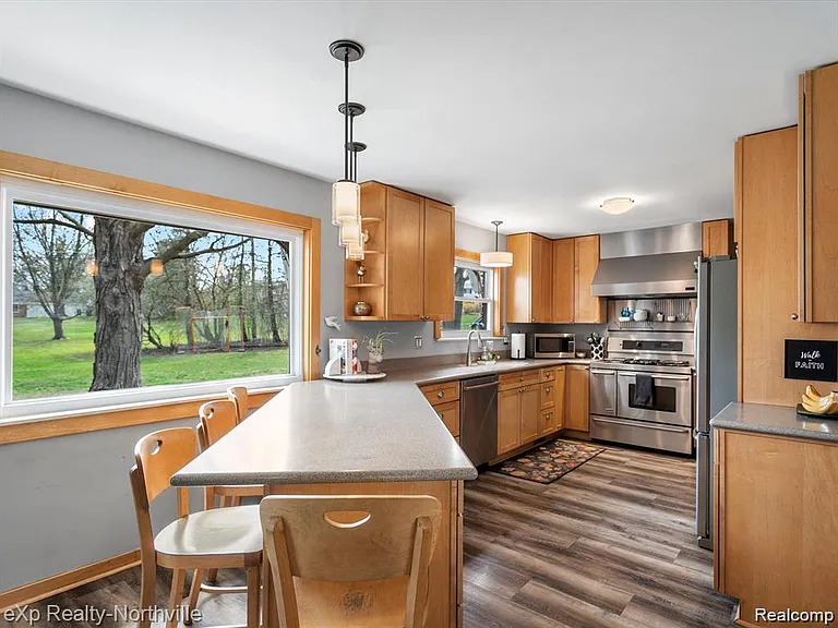 38205 Connaught Dr — Photo 11