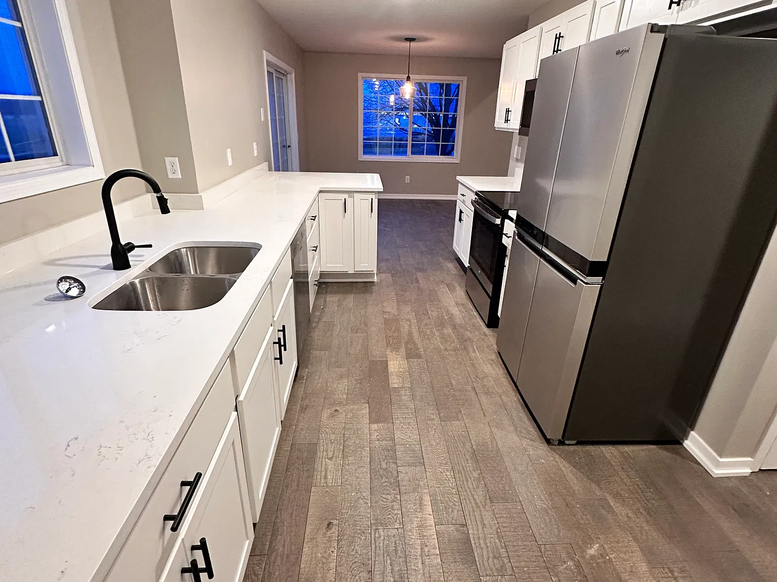 4 bed, 2.5 bath, 1850 sqft, $2,499 — Photo 2
