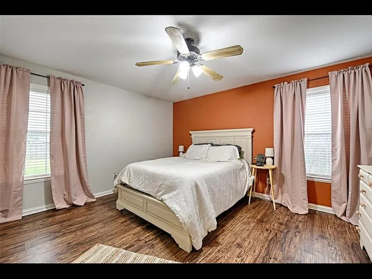 2101 Lisa Cir — Photo 3