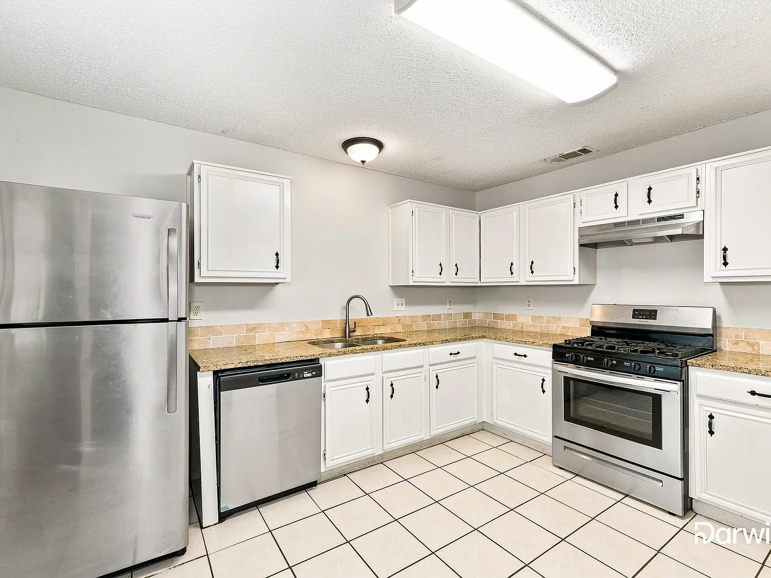 3 bed, 2.5 bath, 2213 sqft, $2,410 — Photo 3