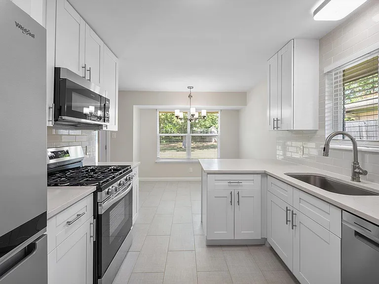 1100 Red Cliff Dr — Photo 22
