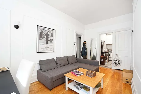 Rented by Waldstar Real Estate LLC | media 10