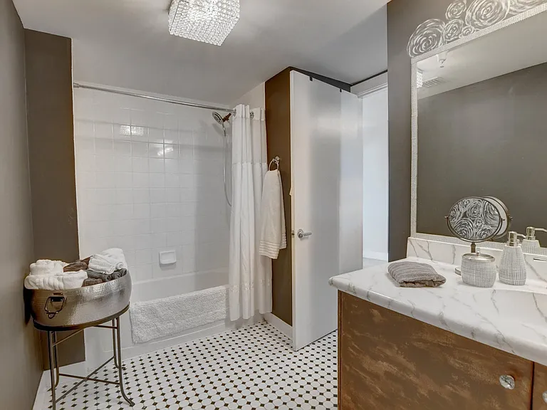 185 NE 4th Ave #301 — Photo 8