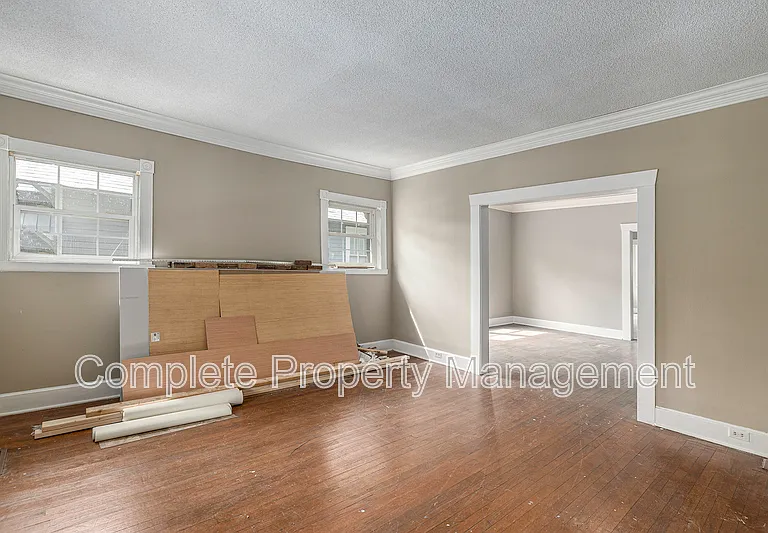 2528 25th St W — Photo 2
