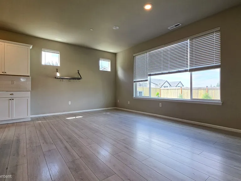 4342 Acacia Ln SE — Photo 5
