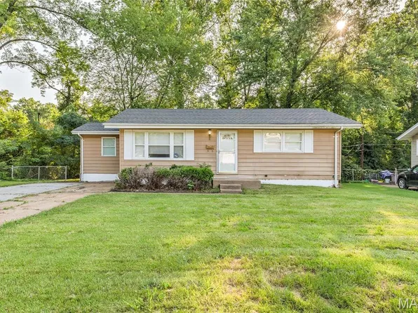 50 Fenwick Dr, Saint Louis, MO 63135