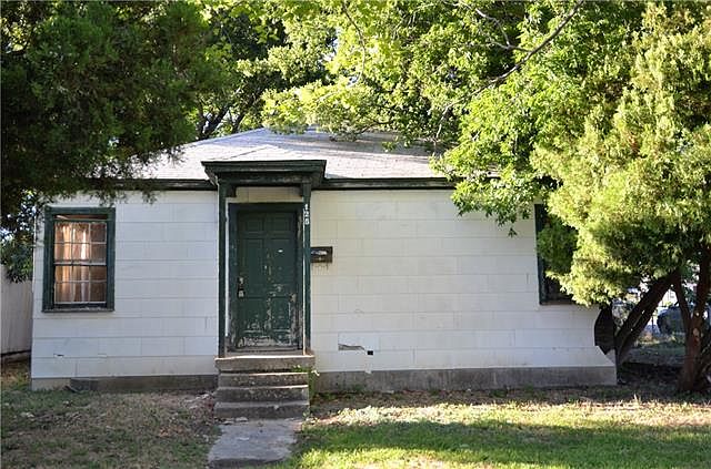 2nd image of 125 E Avenue G
