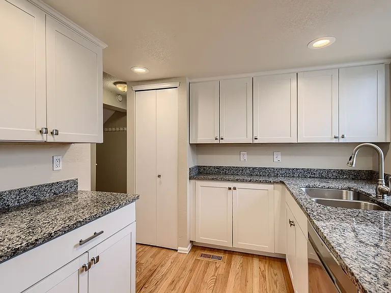319 W Jamison Cir #17 — Photo 8