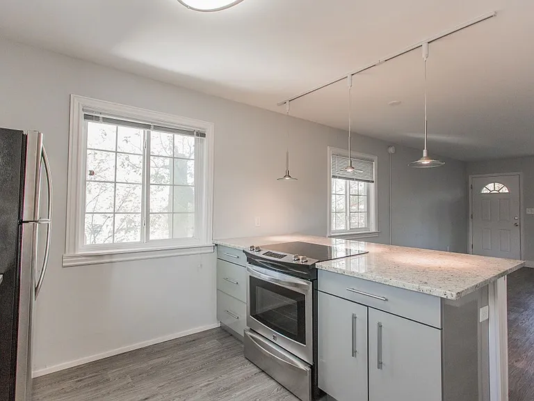 2401 Walnut St #6 — Photo 4