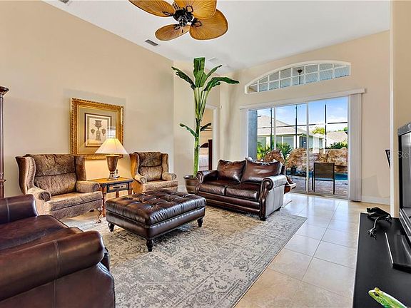 3rd image of 447 Golf Vista Cir