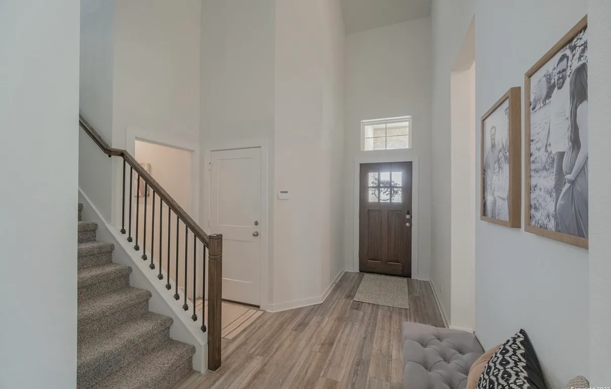 4 bed, 2442 sqft, $2,800 — Photo 3