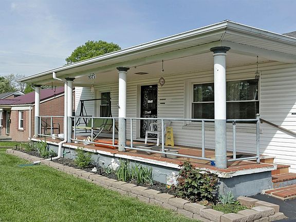 3rd image of 1075 Darley Dr