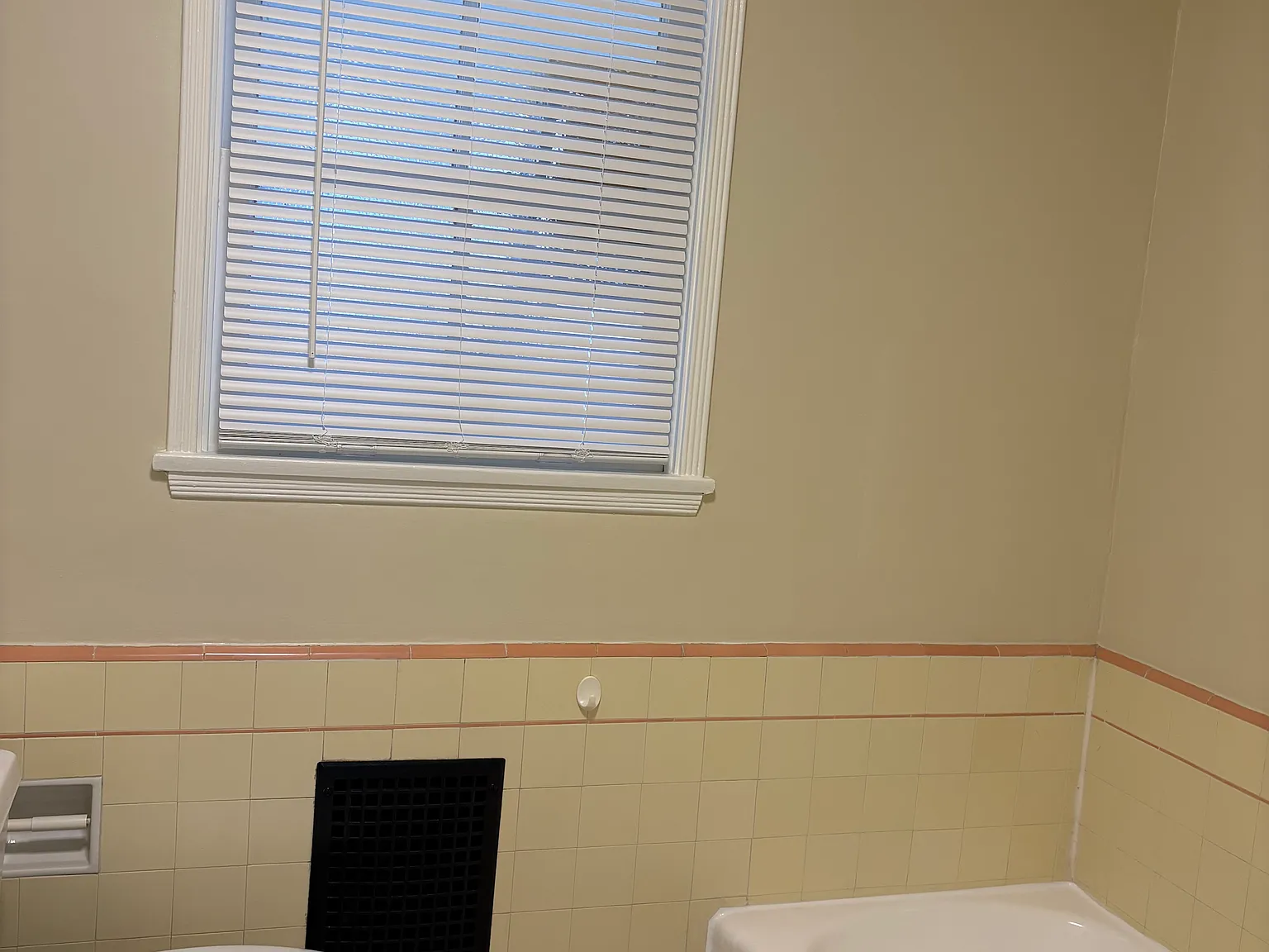 2 bed, 900 sqft, $2,200 — Photo 4
