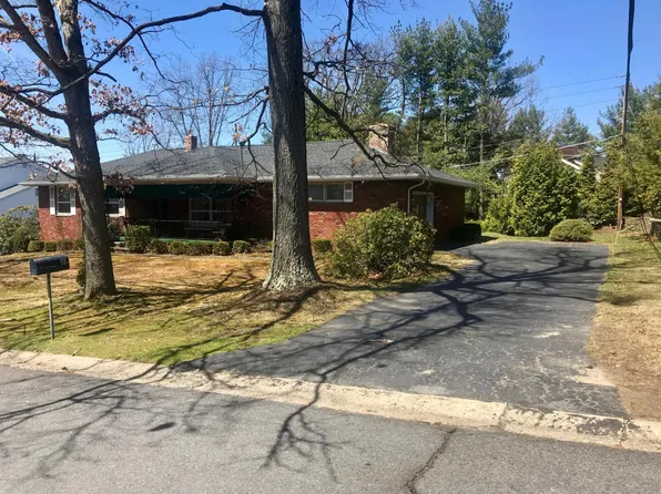 8 Fordham Rd, Wilkes Barre, PA 18702