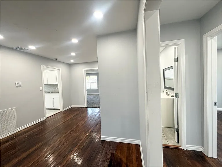 1722 Trenton Dr — Photo 3