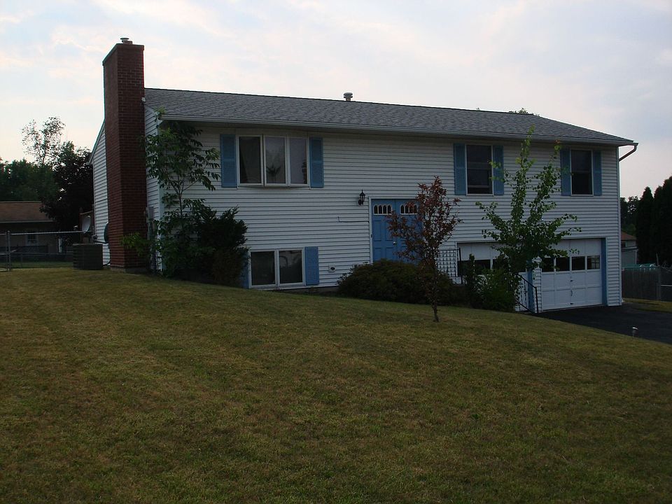 1st image of 32 Lori Dr