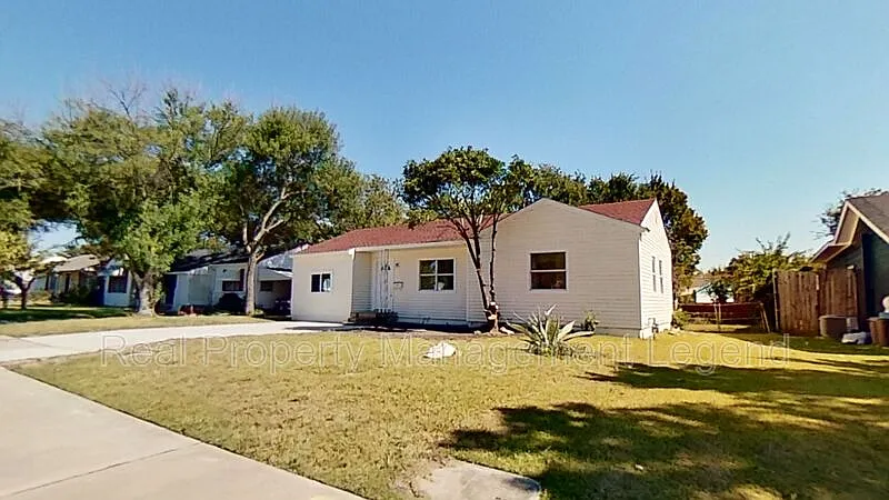 3 bed, 2.0 bath, 1200 sqft, $2,145 — Photo 3