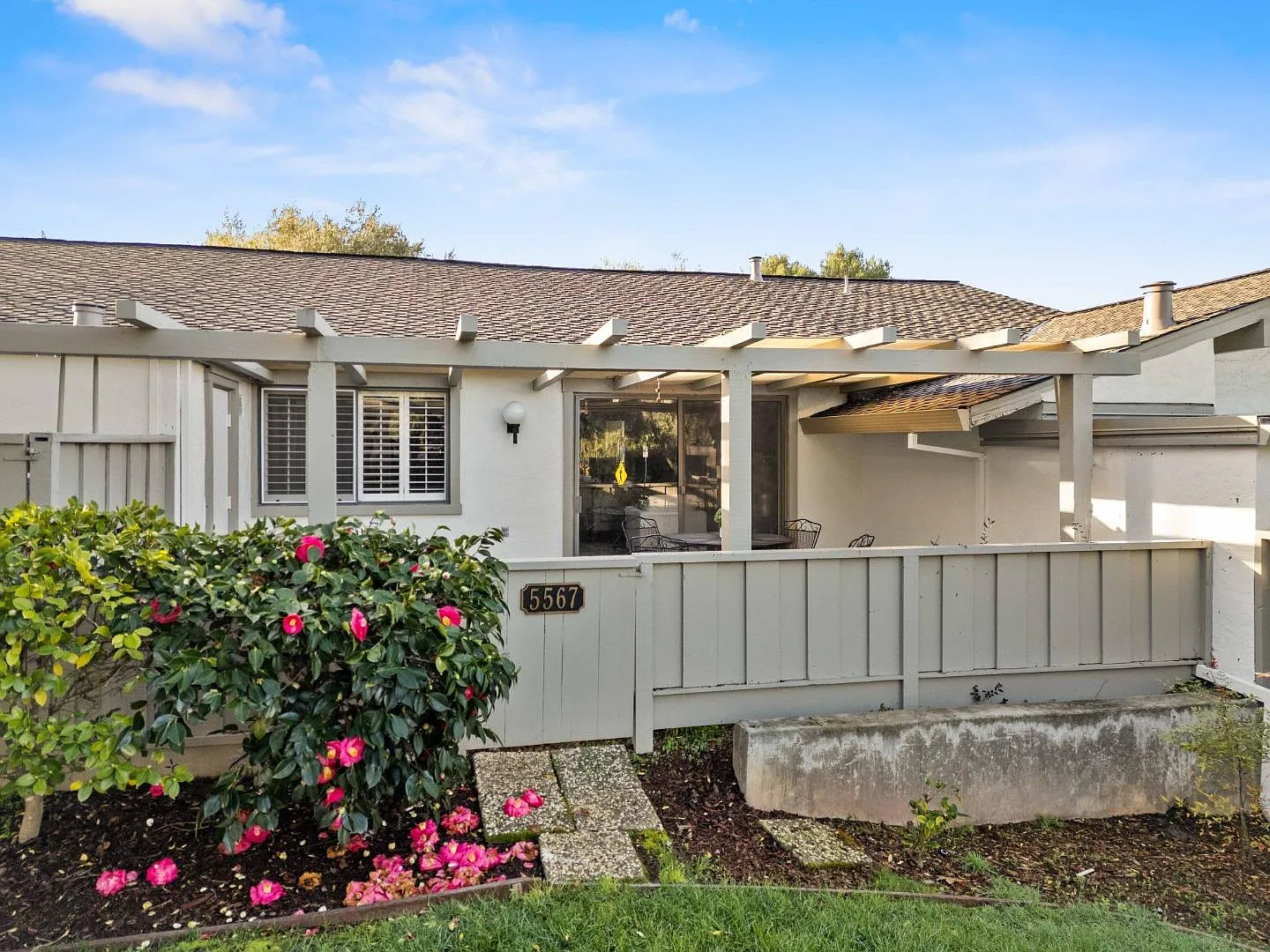 5567 Cribari Cir photo 1