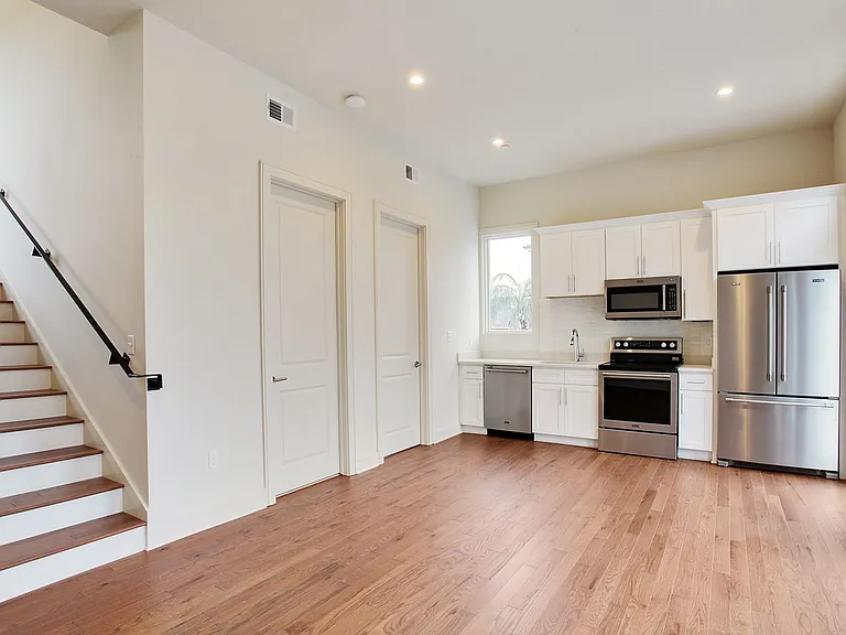 The Academy Luxury Apartments and Townhomes — Photo 47