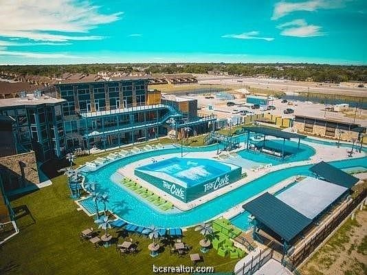 1st image of 301 Deacon Dr W
