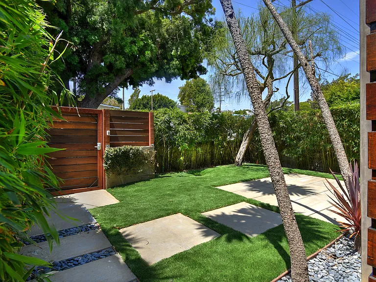 744 Marine St — Photo 3