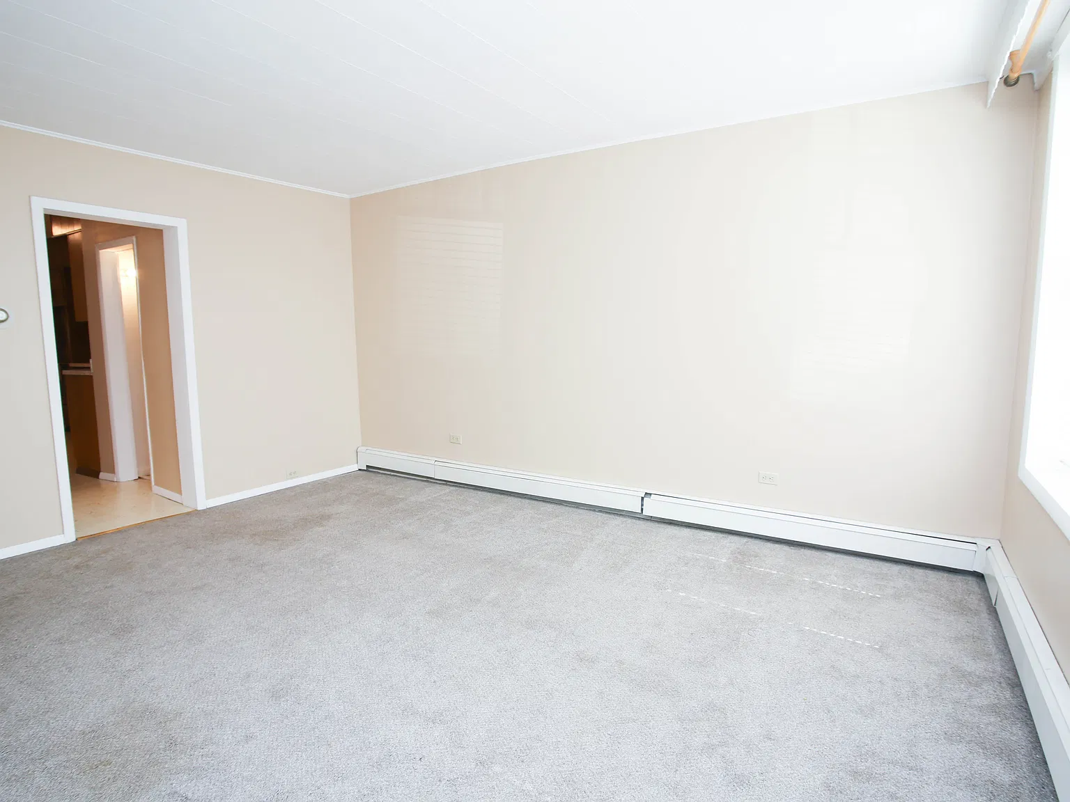 2 bed, $1,400 — Photo 2