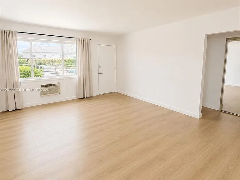 2250 Bay Dr #4 — Photo 2