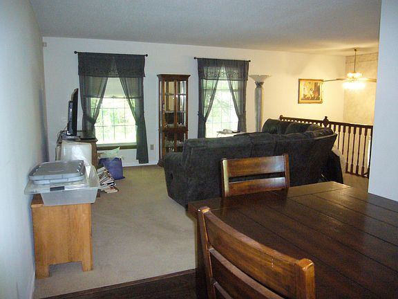 3rd image of 5513 E Yosemite Ave