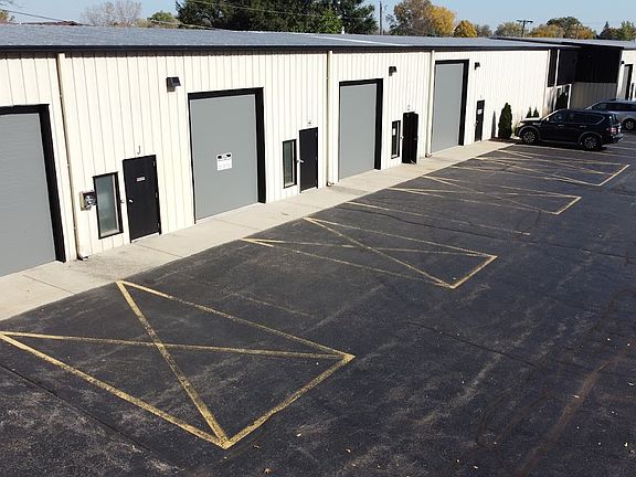 Large parking lot with ample driveway space make getting in and out of warehouse space a breeze