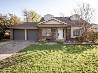 2961 Meadow Green Dr, Farmers Branch, TX 75234