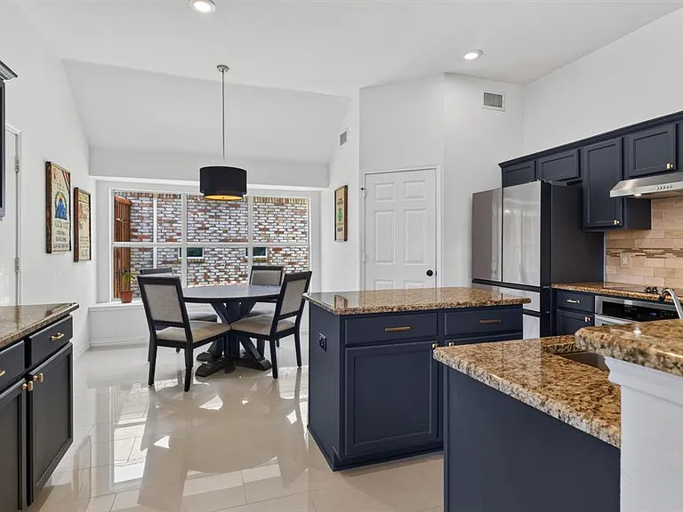 9383 Homestead Ln — Photo 10
