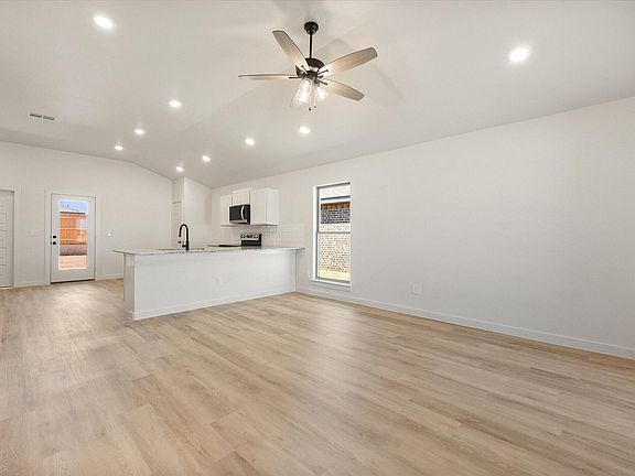 4th image of 2407 Bryan Ave