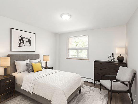 5th image of 285 Dundurn St S #1509999