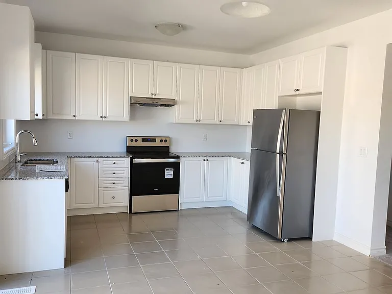 338 Russell St — Photo 4