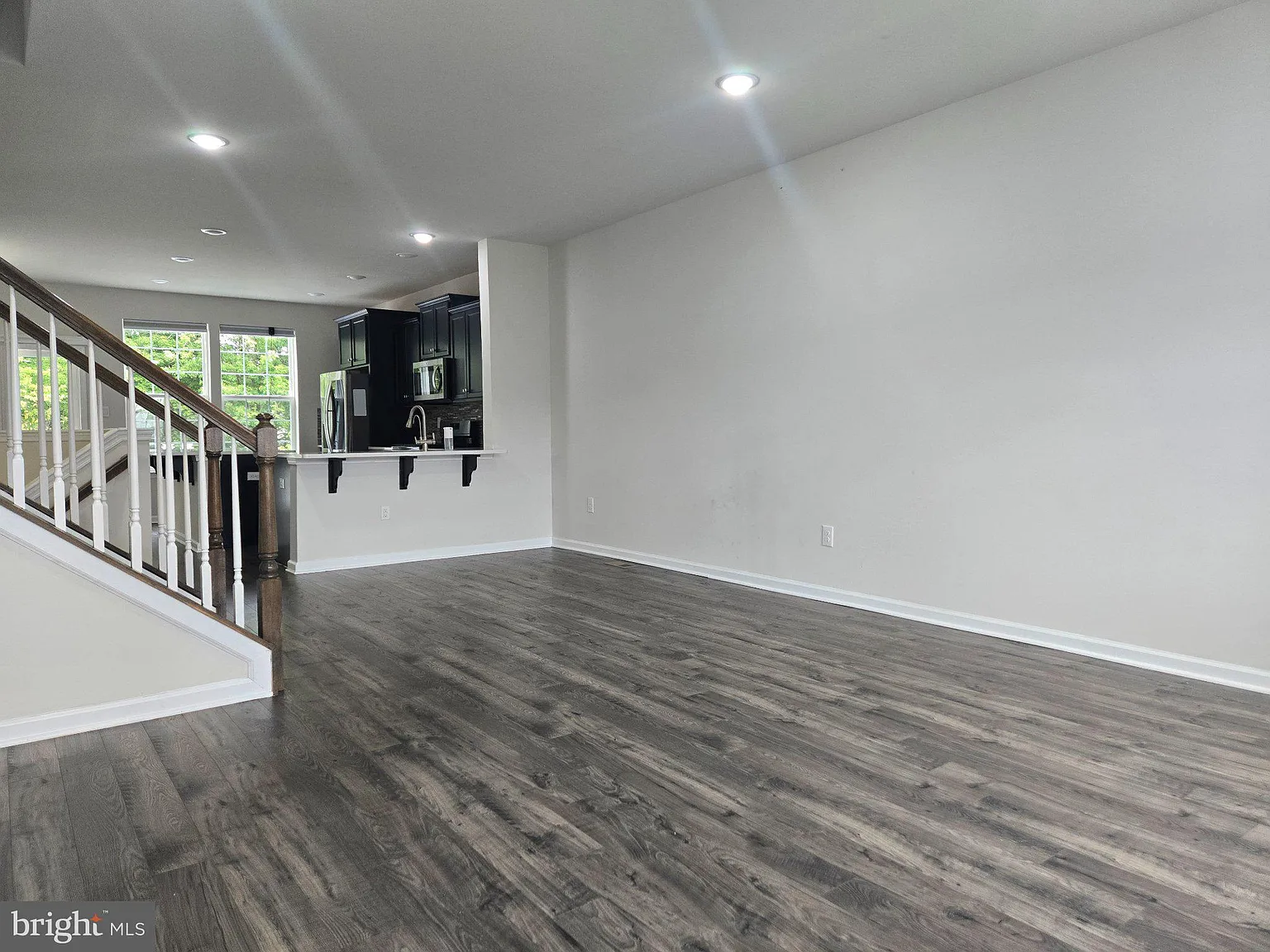 3 bed, 2.5 bath, 2264 sqft, $3,950 — Photo 3