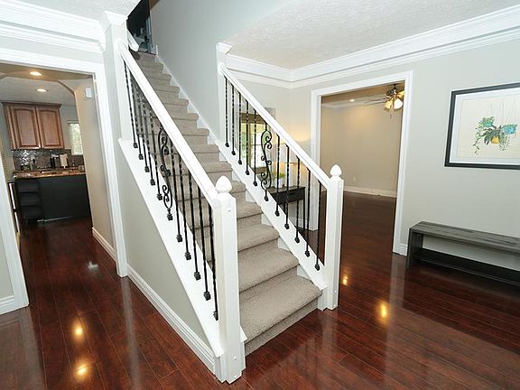 3rd image of 7557 Tenbury Dr