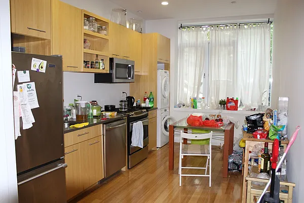 Rented by Premier Metro Realty Corp | media 13