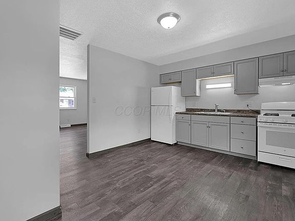 4th image of 65 Neil St